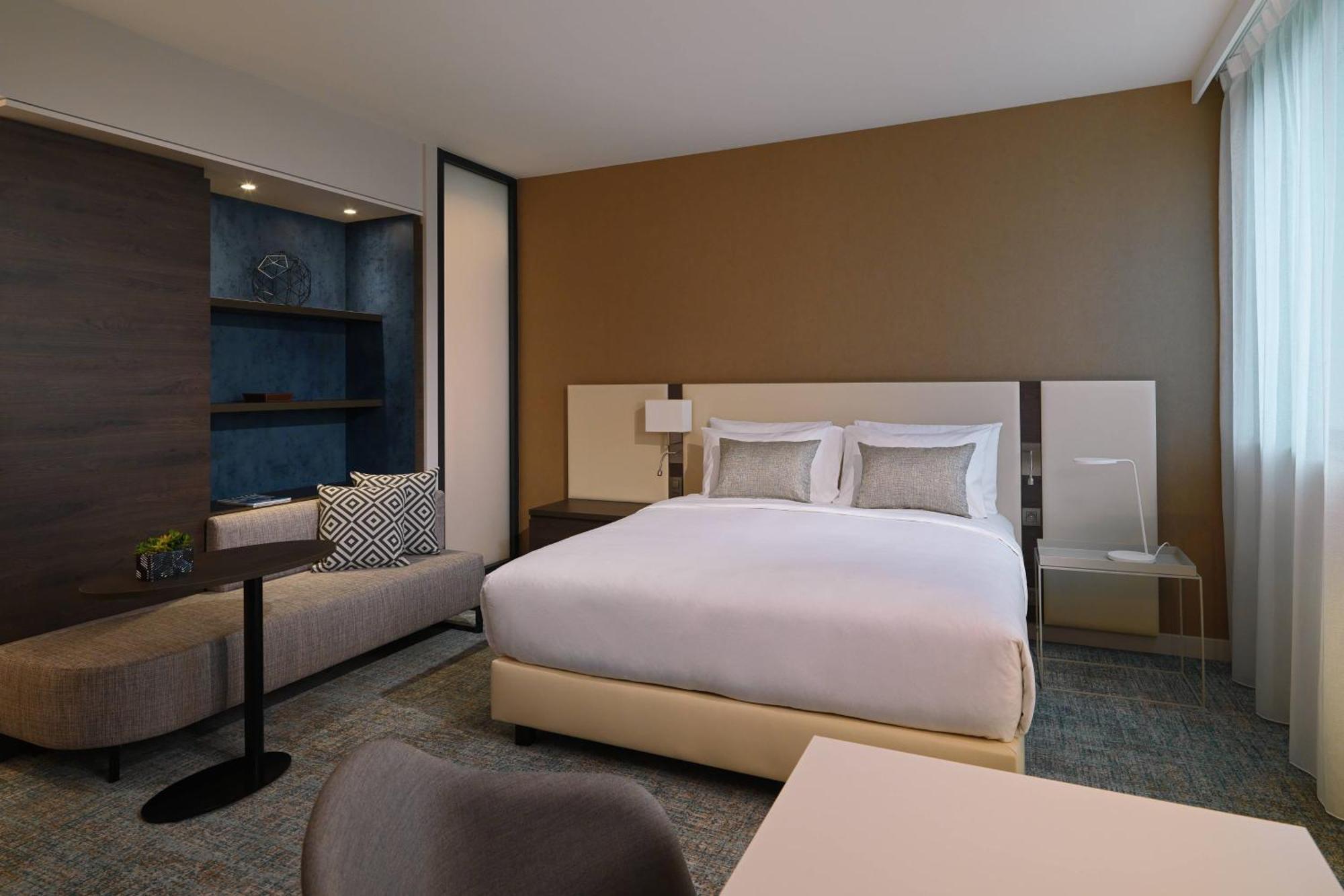 Hotel By Marriott Toulouse-blagnac 4*